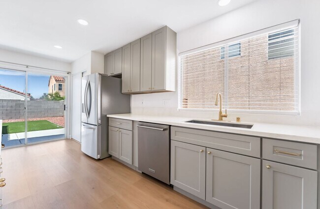 Building Photo - Modern Designer Remodel with Stylish Finishes & Spacious Outdoor Living!