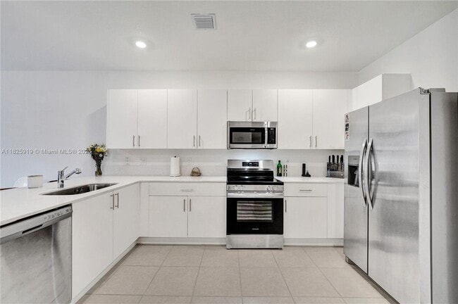 Building Photo - 242 SW 159th Ln