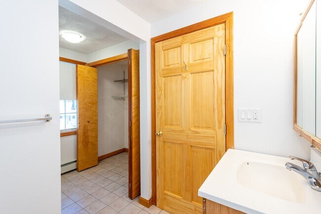 Building Photo - 19 Rosewood Dr