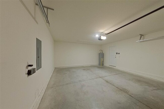 Building Photo - 8710 SW 44th Ct