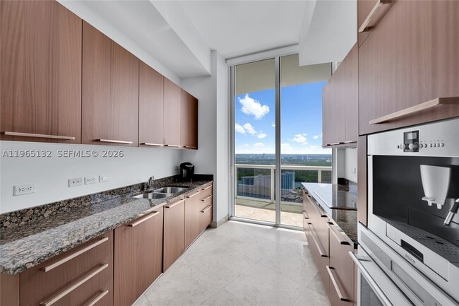 Building Photo - 16001 Collins Ave
