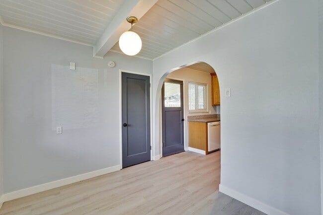 Building Photo - Remodeled 3-bedroom 1 bath