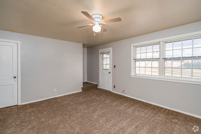 3BD, 1BA - 1000SF - Living Room - Park Lane Manor Apartments