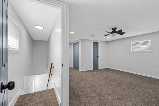 Building Photo - 1305 NW Smith Ave