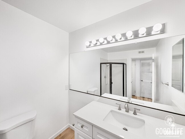 Building Photo - Move-In Ready Condo Overlooking The Height...