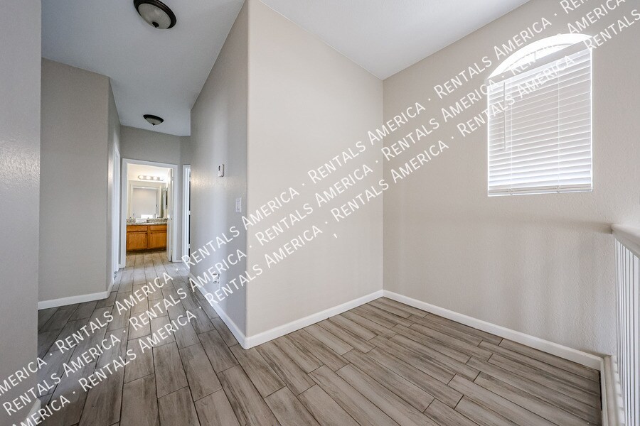 Building Photo - 3825 S 60th Dr