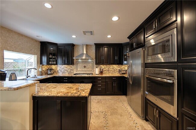 Building Photo - 16513 Moorpark St