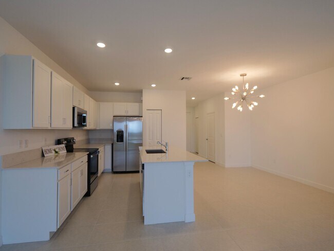 Building Photo - 206 SE Woodbark St