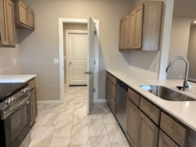 Building Photo - New Home!