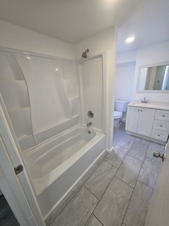 Building Photo - 2 bedroom apartment building - Poughkeepsie