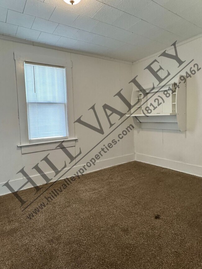 Building Photo - Large four bedroom in Farrington's Grove Historical District