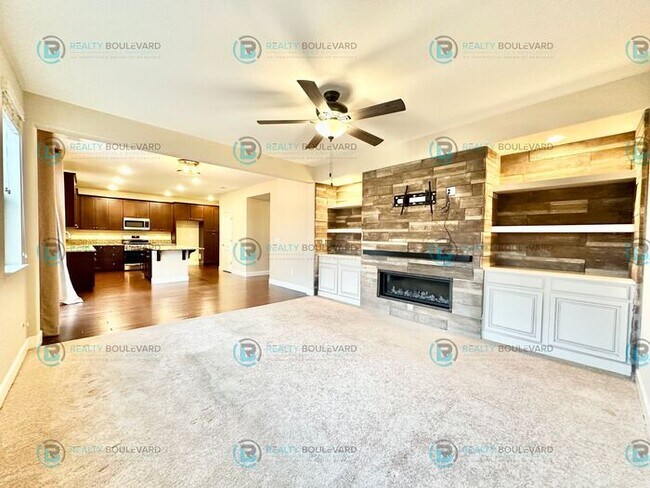 Building Photo - Spacious 4-Bedroom Gem in Somersett with S...