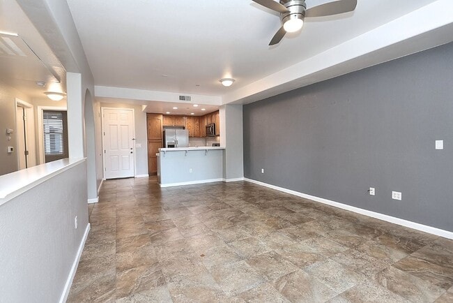 Building Photo - Beautiful Condo in Gated Community for Rent!