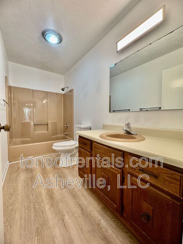 Building Photo - 136 Atwood Dr