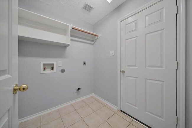 Building Photo - 22028 Knights Cove Dr