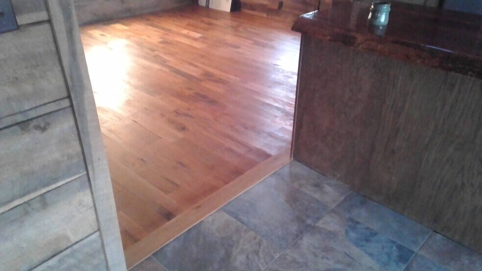 hardwood floors - 6832 Piney River Rd N