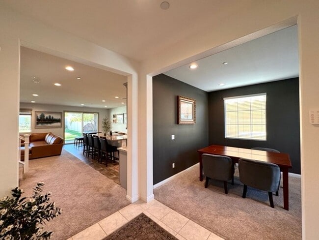 Building Photo - Welcome to this stunning two-story home located in the desirable Spencers Crossing community of M...