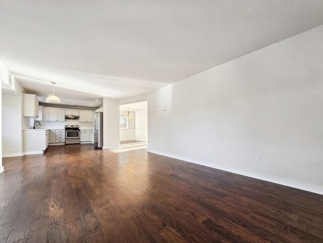 Building Photo - Updated 3-Bedroom Home with Deck Near Renton Landing