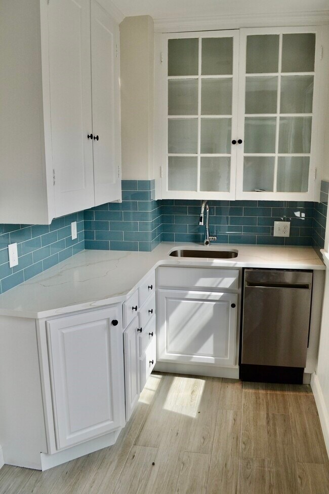 Building Photo - 291 Mt Auburn St