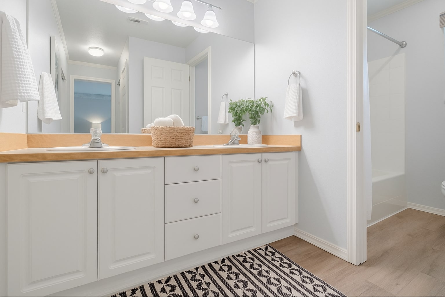 Building Photo - 5175 NE Schoeler Cir