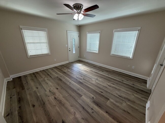 Building Photo - 71 Suffolk Ave