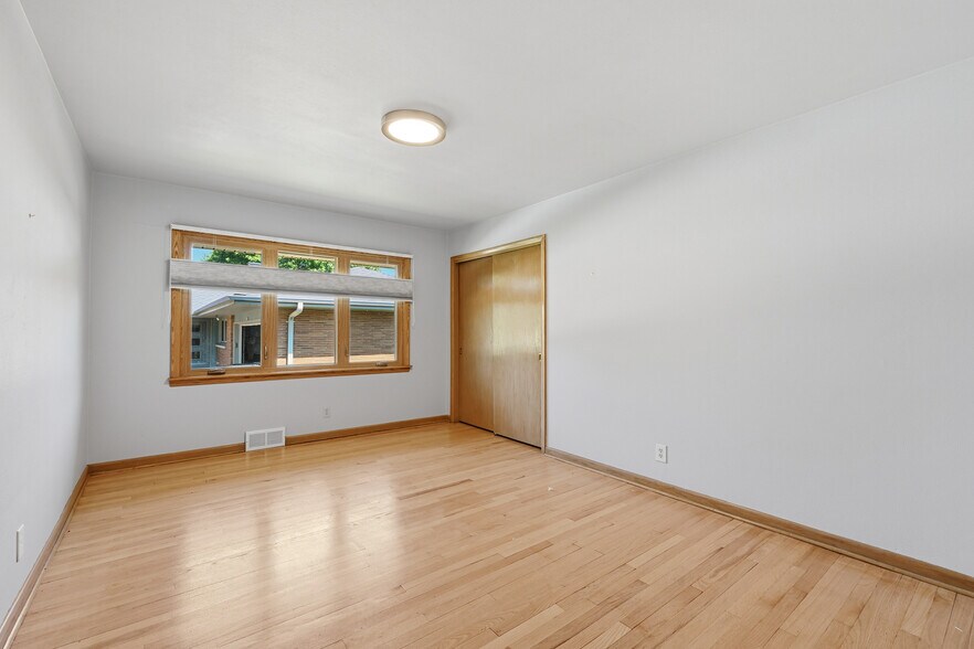 Building Photo - 728 N 74th St