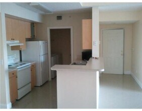 Building Photo - 5016 Lantana Rd
