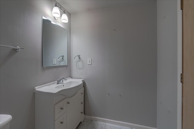 Building Photo - 903 Blue Crane Run
