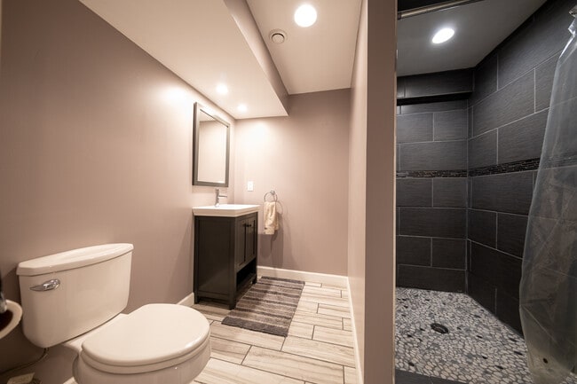 Building Photo - 9513 Briar Cir