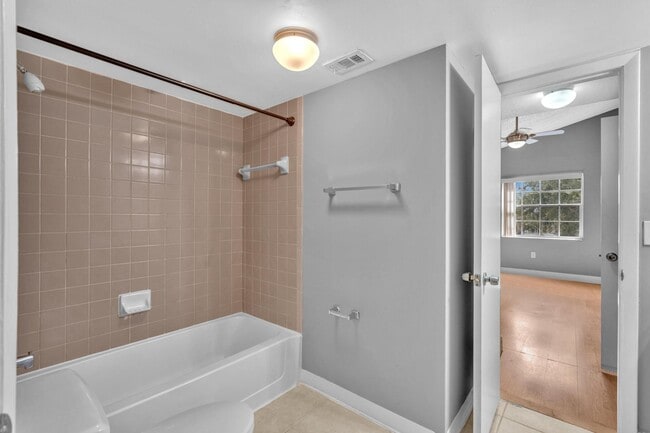 Building Photo - 2850 N Oakland Forest Dr