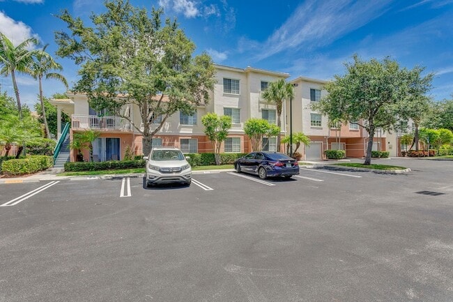 Building Photo - 9303 Myrtlewood Cir W