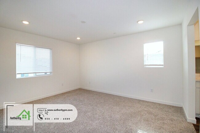 Building Photo - 847 Congaree Ln