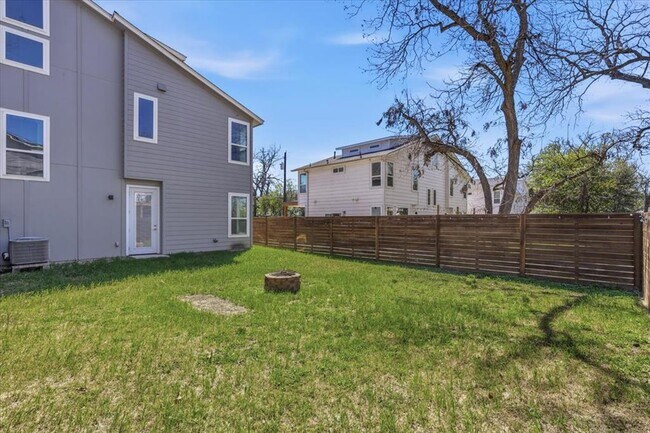 Building Photo - 1114 Walton Ln