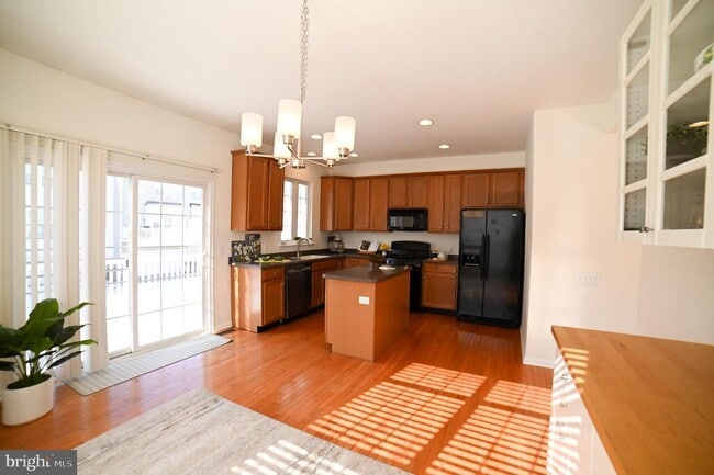 Building Photo - 1910 Cavalier Ln