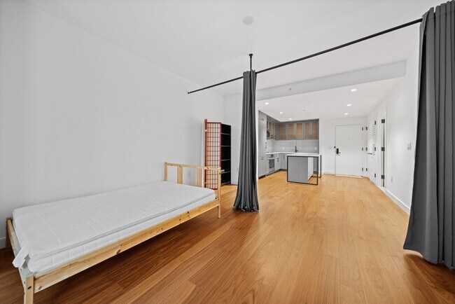 Building Photo - 2 Shore Ln