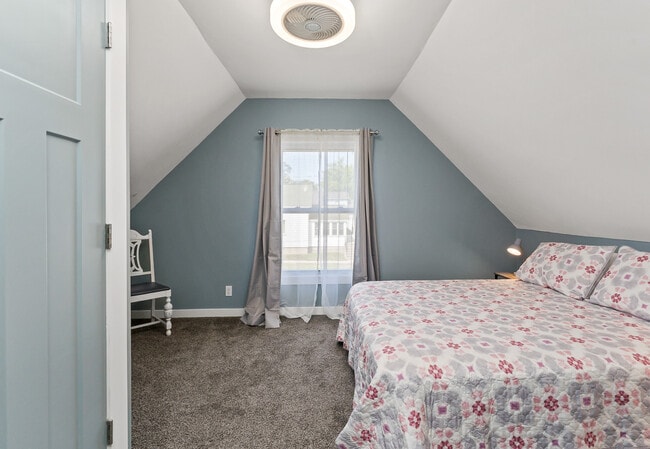 Queen bed in the second bedroom - 1110 W Grand Ave