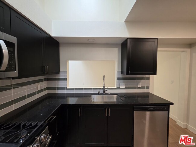 Building Photo - 1421 Greenfield Ave