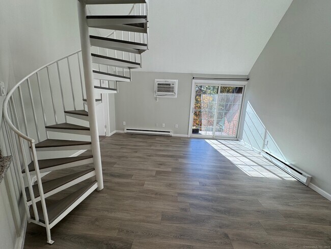 Building Photo - 181 Loomis Dr