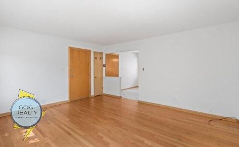 Building Photo - 9451 Maple Dr