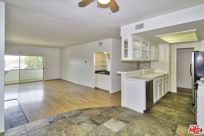 Building Photo - 521 Montana Ave