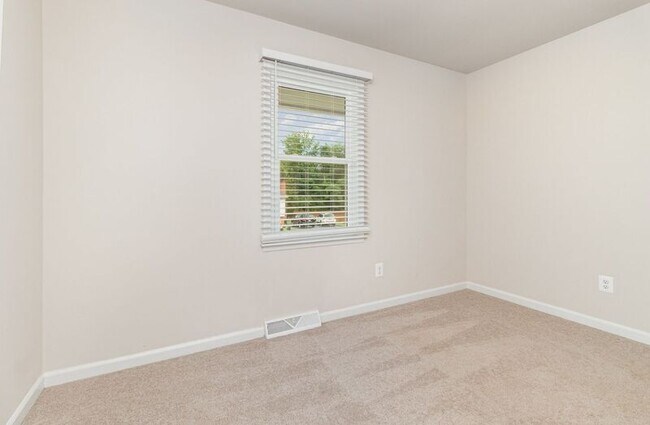 Building Photo - 203 Pecan Ln