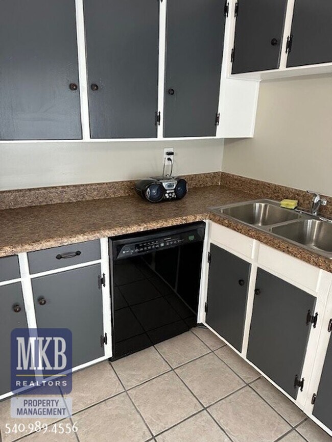 Building Photo - The Perfect 3-Bedroom Ranch-Style House Lo...