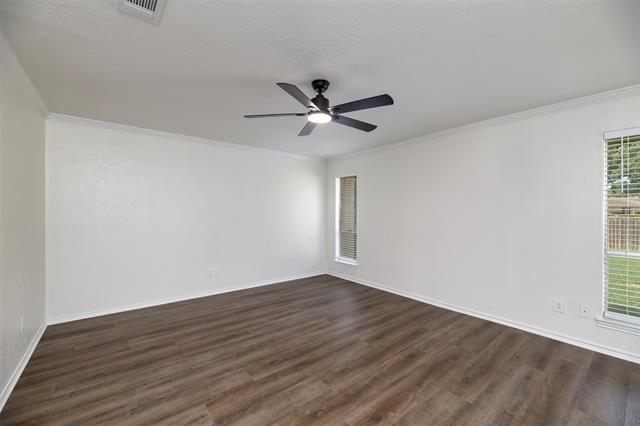 Building Photo - 2621 Pinehurst Dr