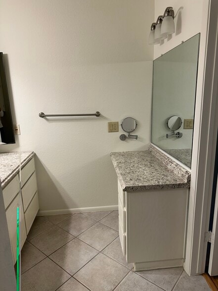 Dressing table in guest bath - 425 S Parkcrest