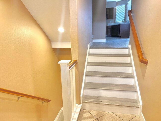 Building Photo - Three Story Four Bedroom 2.5 Bathroom Condo for lease $2,995