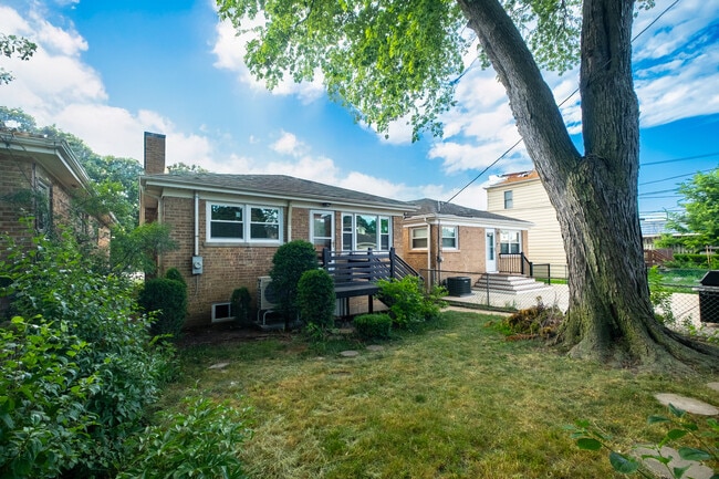Building Photo - 5224 N Cicero Ave