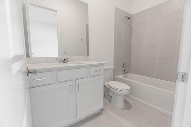 Building Photo - 13885 SE Riversway St