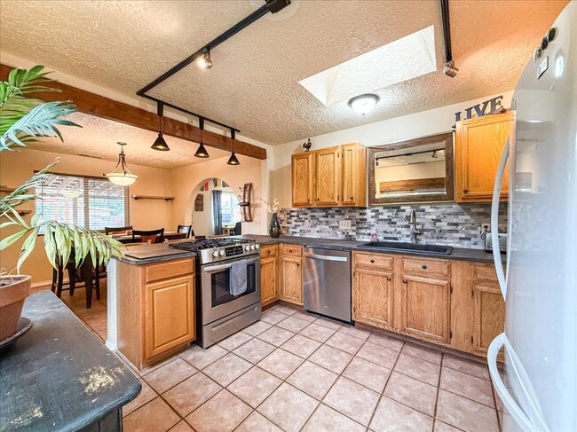 Building Photo - 521 Camino Solano