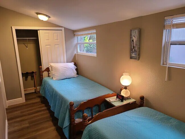 2nd bedroom has 2 single beds and small closet - 3050 York St S