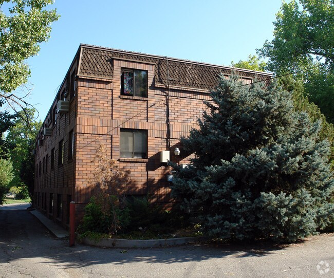 Building Photo - Hauser